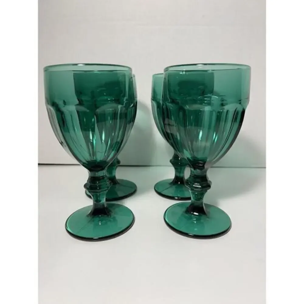 Set Of 4 Green Duratuff vintage Glasses